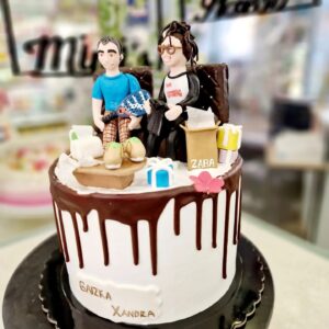 Tarta Cumpleaños con Figuras Comestibles