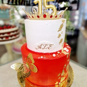 Tarta Cumpleaños Roja con Corona y Mariposas Doradas