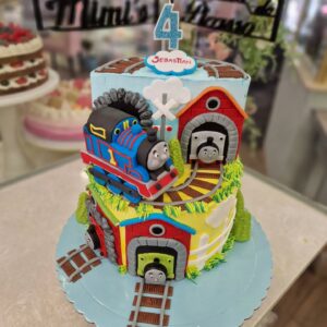 Tarta de Cumpleaños Tren Thomas con Decoración Comestible y Diseño Único