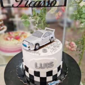 Tarta de Cumpleaños Coche Toyota – Diseño automovilístico y sabor artesanal