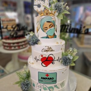 Tarta Enfermera – Celebra con dulzura a las heroínas de la salud
