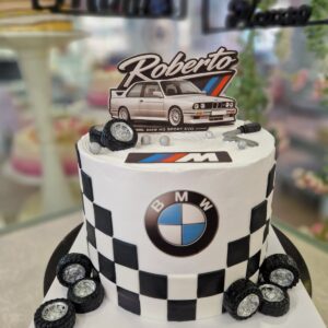 Tarta de Cumpleaños coche BMW – Diseño automovilístico y sabor artesanal