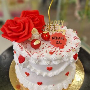 Tarta de Cumpleaños Elegante con Flores